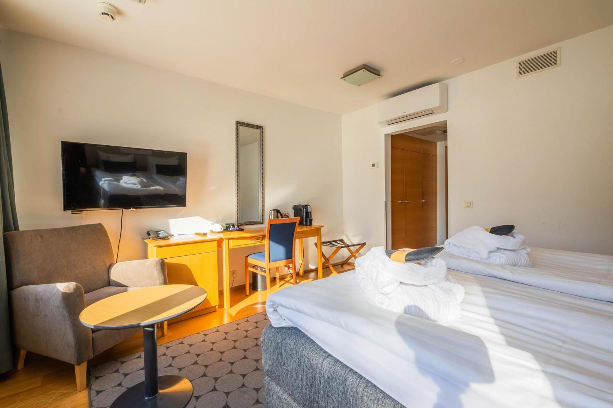 Rantapuisto 4*